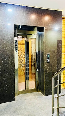 Lift. Hotel Ramaya Inn