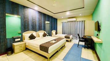 华丽三人房 | 办公桌、笔记本电脑工作区、免费 WiFi