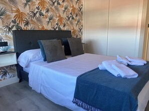 3 chambres, fer et planche à repasser, Wi-Fi, draps fournis