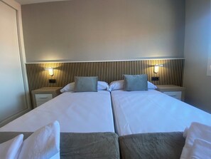 3 chambres, fer et planche à repasser, Wi-Fi, draps fournis