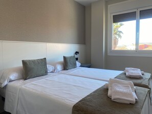 3 chambres, fer et planche à repasser, Wi-Fi, draps fournis