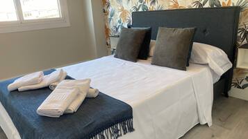 3 chambres, fer et planche à repasser, Wi-Fi, draps fournis