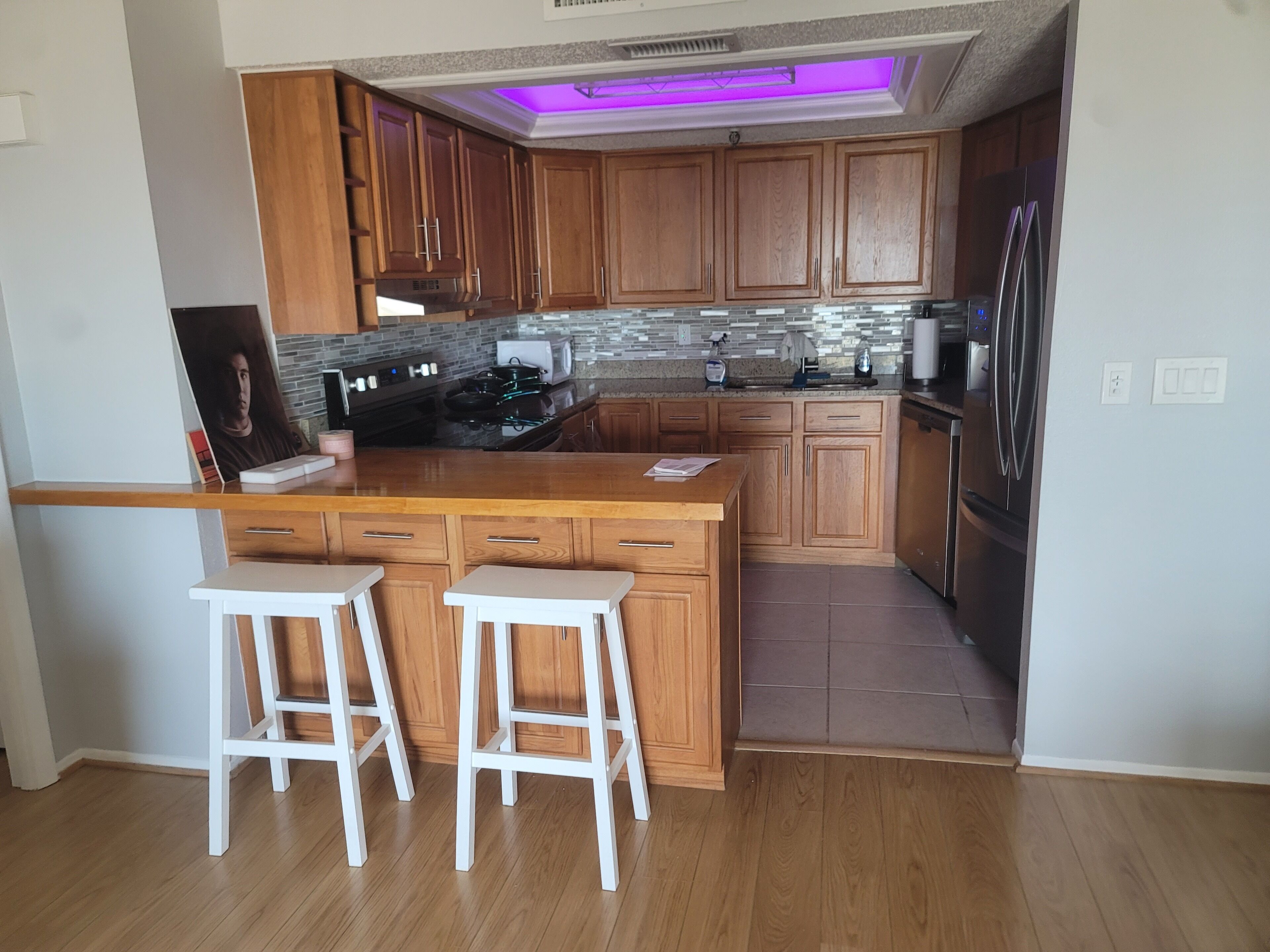 Refrigerador, microondas, horno y parrilla de estufa 