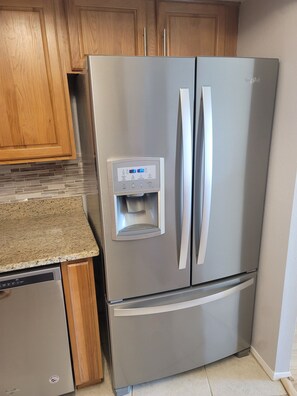 Interior - WATERFRONT PENTHOUSE 1BD/1BA Sunset Suite 5 MIN to DOWNTOWN LIVE MUSIC & BEACHES (St. Petersburg)