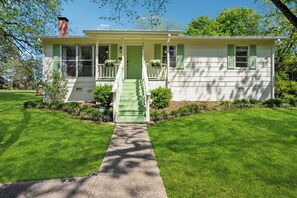 Exterior - Outlet Mall+Great Dining+Family Friendly+Cozy Home (Locust Grove)