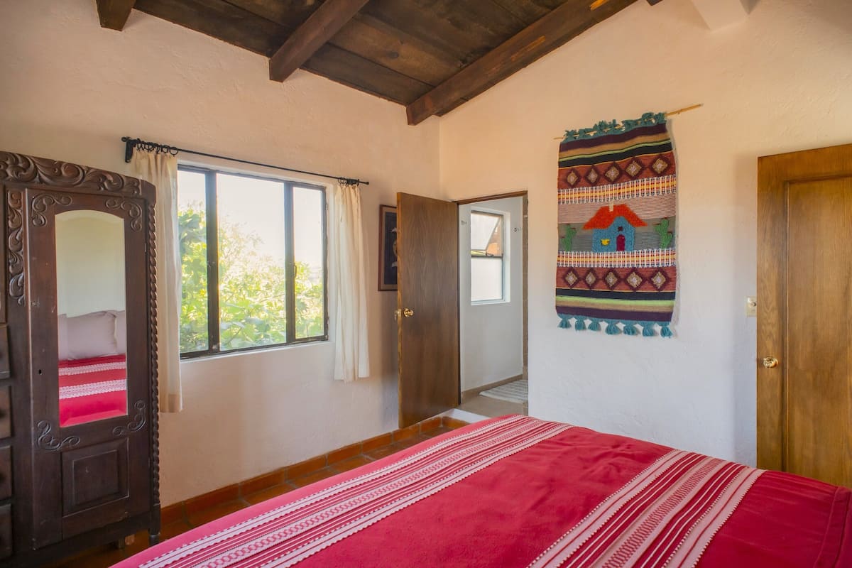 Casa de campo conforto, no andar executivo | 1 quarto, roupas de cama premium, espaço de trabalho para notebook