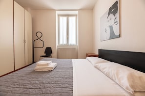 1 dormitori, planxa i posts de planxar, wifi gratuïta i roba de llit