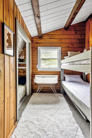 4 bedrooms, desk, iron/ironing board, travel crib