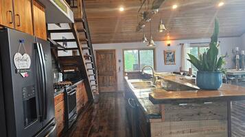 電子レンジ、オーブン、コンロ、食器洗い機