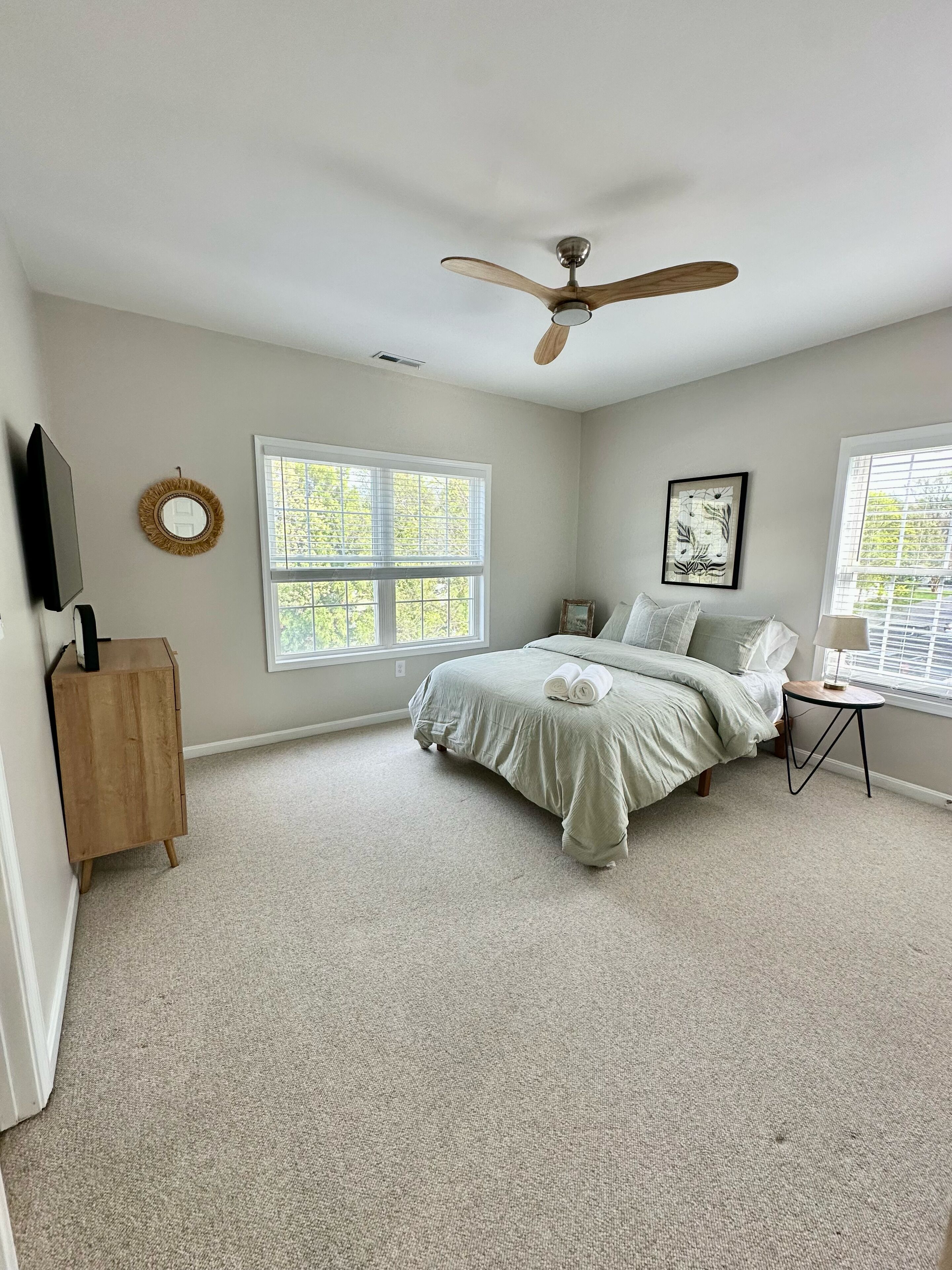 Second floor Guest bedroom with Queen bed and closet, attached full-bath