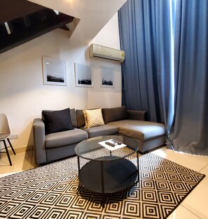 Appartement Premium | Coin séjour | Télévision