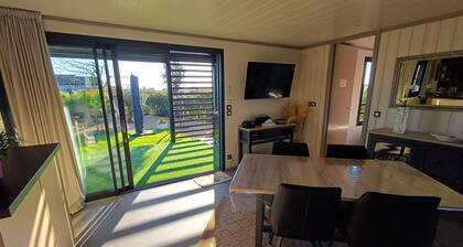 Warm, peaceful cottage in the heart of vineyards near the sea in HERAULT