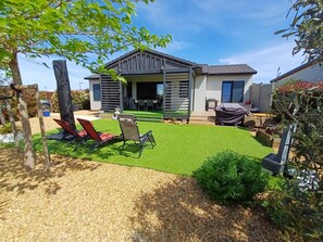 Terrace/patio - Warm, peaceful cottage in the heart of vineyards near the sea in HERAULT (POMEROLS)