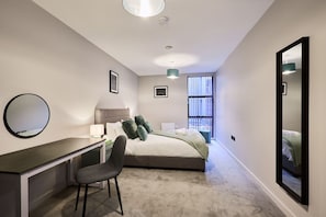 1 bedroom, desk, iron/ironing board, WiFi