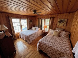 4 bedrooms, iron/ironing board, WiFi, bed sheets