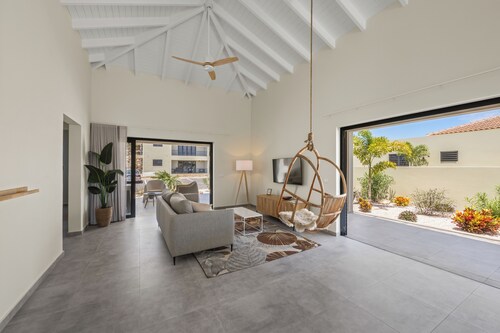 Villa Solana with private pool, Mambo Beach