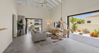 Villa Solana with private pool, Mambo Beach