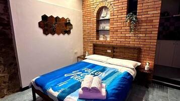 1 habitación, tabla de planchar con plancha, wifi y ropa de cama