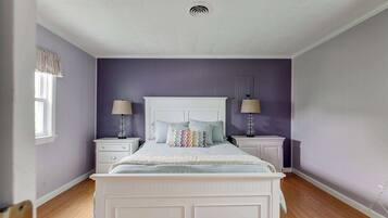 1 bedroom, iron/ironing board, travel cot, WiFi