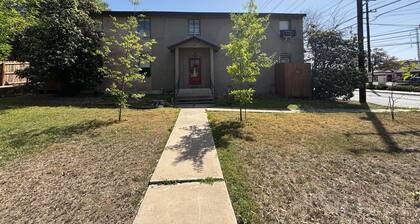 Cozy apartment in Olmos Park