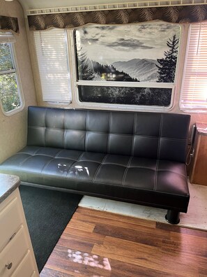 Big Spacious camper | Living area