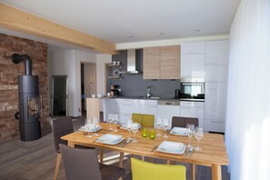 Fridge, microwave, oven, stovetop - Tischneck Chalets***** - Chalet Riva - Dream vacation homes in the Black Forest (Hardt)