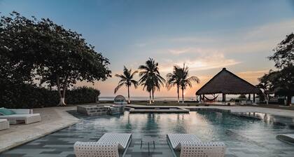 Luxury Beach Front Villa w 2 Private Pools+BBQ