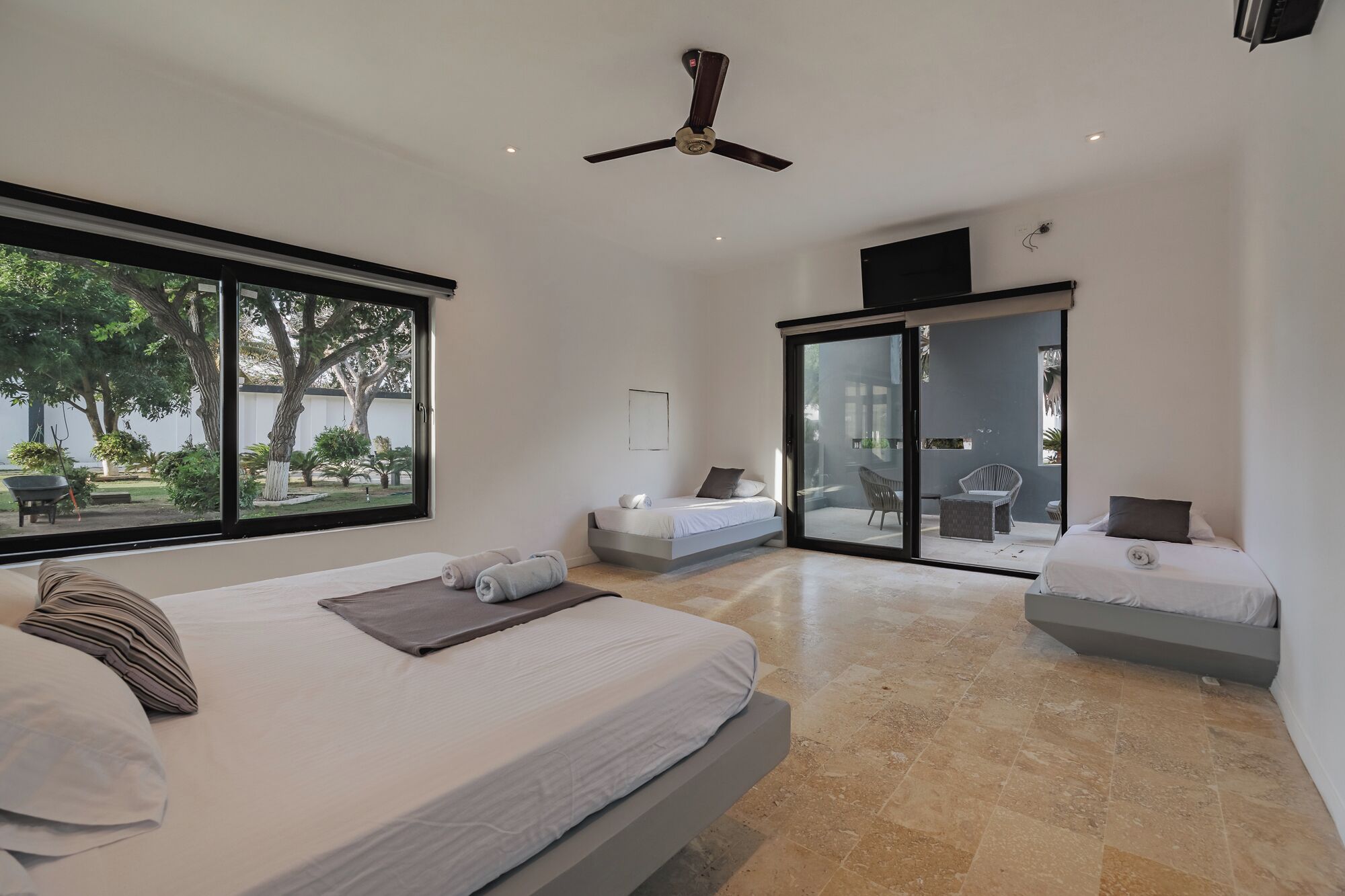 8 chambres, fer et planche à repasser, lit parapluie, Wi-Fi gratuit