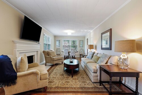 Cedar Cottage at Lake Guntersville 
Located a block from boat launch and park