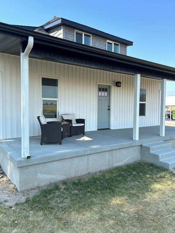 Exterior - Spacious 3-bedroom house in peaceful Heyburn with AC, WiFi (Heyburn)