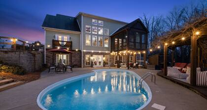 Nashville Best Large Group Retreat– Pool/ Hot Tub/Theatre/ Karaoke/ Gym +