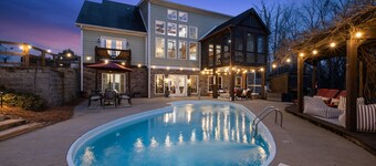 Nashville Best Large Group Retreat– Pool/ Hot Tub/Theatre/ Karaoke/ Gym +