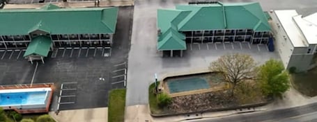 Front of property. Oak Grove Inn