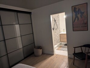 2 chambres, fer et planche à repasser, Wi-Fi, draps fournis