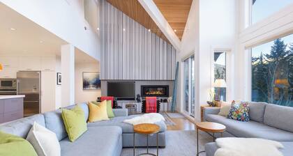 Luxury 4-bedroom ski-in/out chalet in Whistler