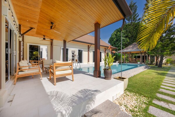 Villa Familiale, vue jardin | Intérieur