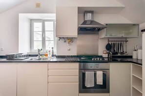 Fridge, microwave, oven, stovetop