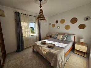 5 soverom, strykejern/-brett, internettilgang og sengetøy