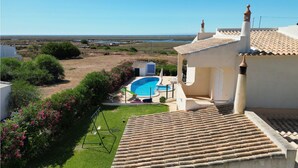 Pool - Casa das Oliveiras, large country house near the beach, private pool, AC, Wifi (Olhão)