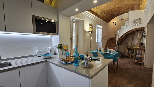Unclassified image, 1 of 70, button - Limoncello: typical house, top location, renovated, stylish, barbecue, terrace (Olhão)