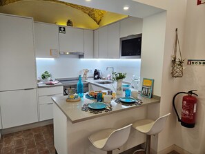Fridge, microwave, oven, stovetop