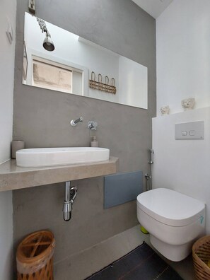 Bathroom - Cosy Terrace House - design, comfort, micro-pool, top location in Olhão (Olhão)