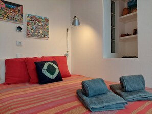 2 bedrooms, iron/ironing board, Internet, bed sheets
