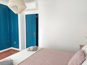 2 chambres, fer et planche à repasser, Wi-Fi, draps fournis