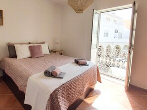 2 chambres, fer et planche à repasser, Wi-Fi, draps fournis