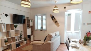 Living area - Downtown dreams townhouse, 2 terraces, barbecue, AC, Wifi, perfect location (Olhão)