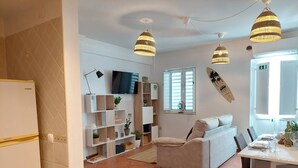 Living area - Downtown dreams townhouse, 2 terraces, barbecue, AC, Wifi, perfect location (Olhão)