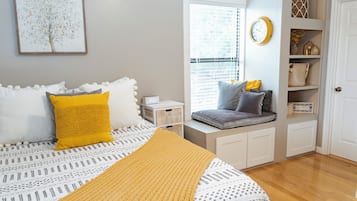 4 bedrooms, desk, iron/ironing board, travel crib