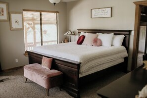 4 bedrooms, desk, iron/ironing board, travel crib