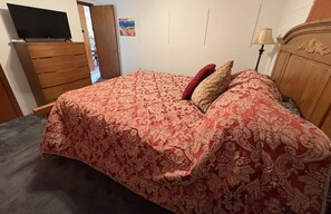 3 bedrooms, iron/ironing board, travel cot, free WiFi